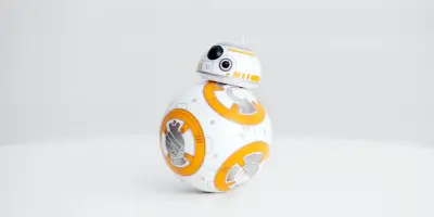 Robotul nou din star wars care seamana cu R2D2, dar merge ca o minge